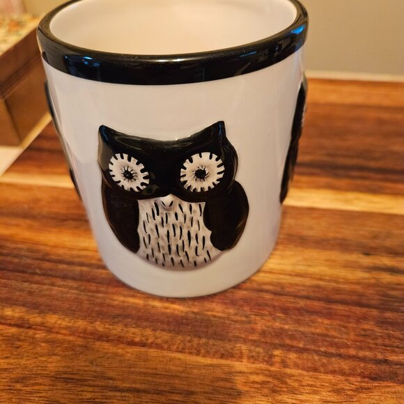 Kate Willaims global designs connections 3D black and white owl mug - Picture 3 of 6